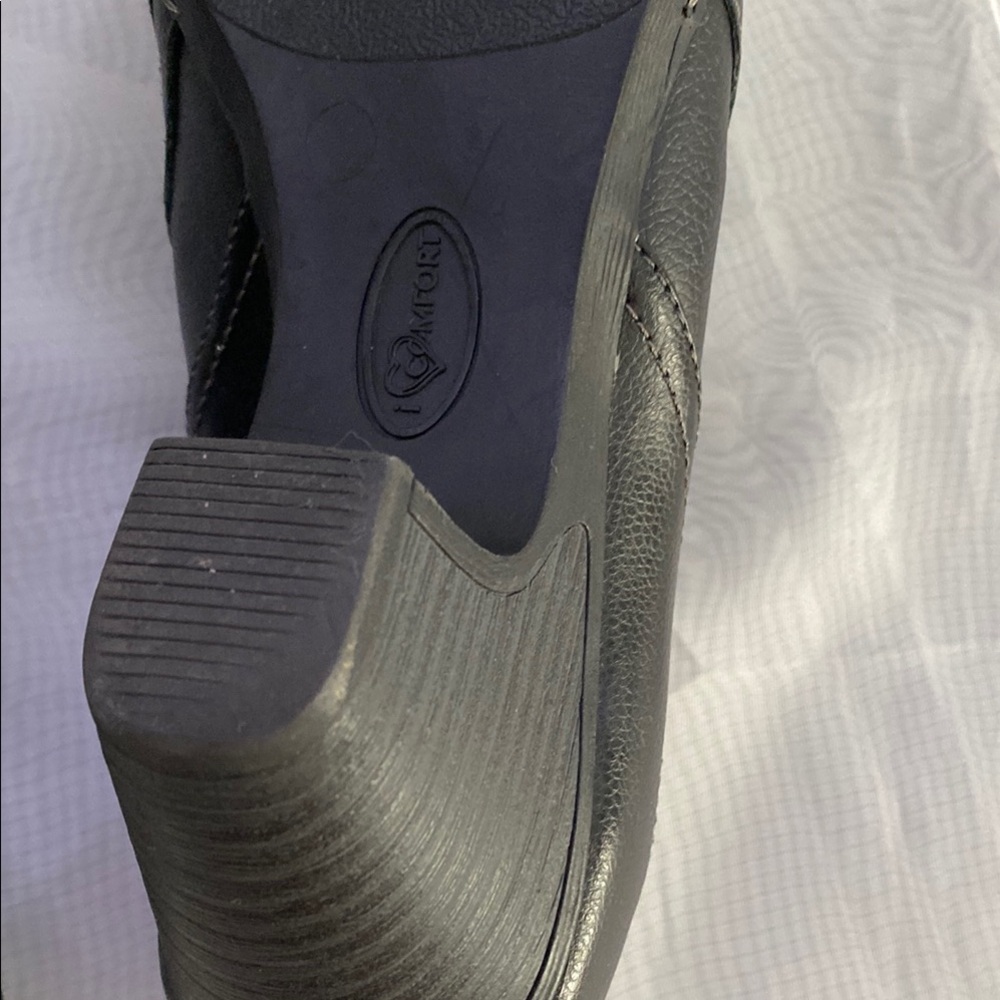 Classic Black Leather Flats Timeless Slip-On Design - Picture 7 of 11
